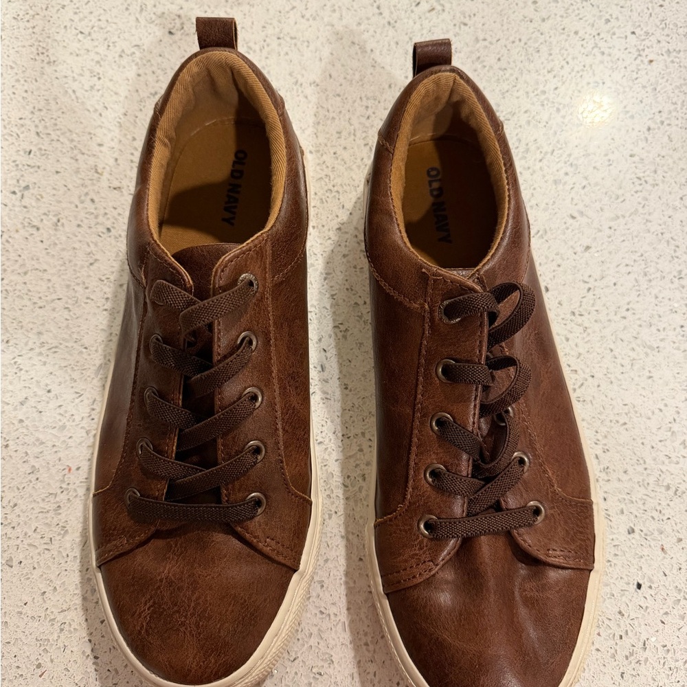 Old Navy Brown Sneakers Kids Size 6 – Like New